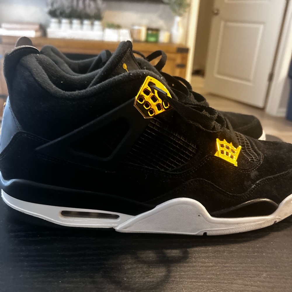 Jordan 4 Retro Royalty